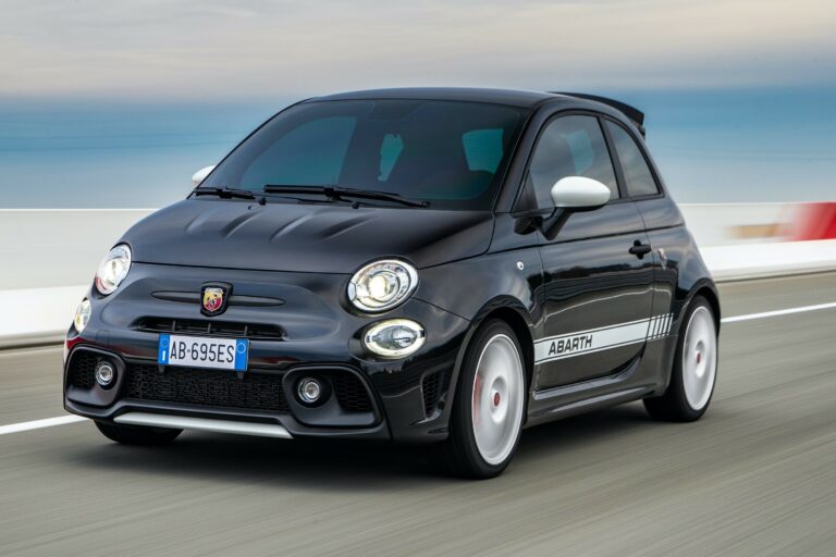 Der neue Abarth 695 Esseesse: Die limitierte Collectors Edition bietet Top-Performance, Beschleunigung und Handling im Zeichen des Skorpions