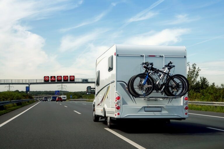 Verkehrskontrollen auf Autobahnen: So werden Gasflaschen im Wohnmobil oder Wohnwagen richtig transportiert